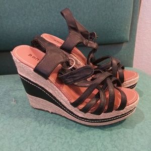 Bamboo size 6.5 black wedge heels